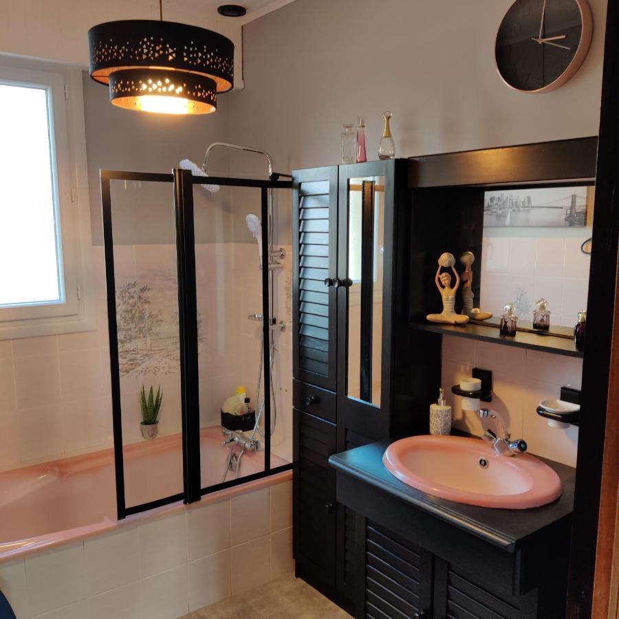 Coup de cœur assuré ! CALM Comme à la Maison ! maison spacieuse avec grande terrasse pour 2 à 5 personnes proximité Granville et mer avec wifi et parking gratuits Exterior foto