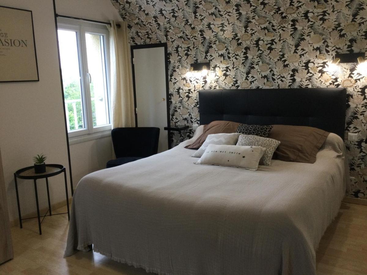 Coup de cœur assuré ! CALM Comme à la Maison ! maison spacieuse avec grande terrasse pour 2 à 5 personnes proximité Granville et mer avec wifi et parking gratuits Exterior foto