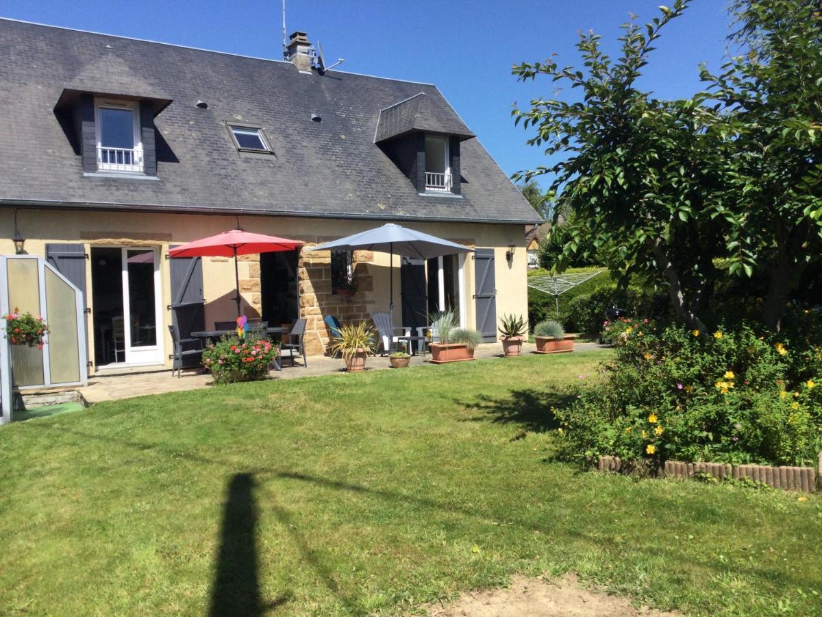 Coup de cœur assuré ! CALM Comme à la Maison ! maison spacieuse avec grande terrasse pour 2 à 5 personnes proximité Granville et mer avec wifi et parking gratuits Exterior foto