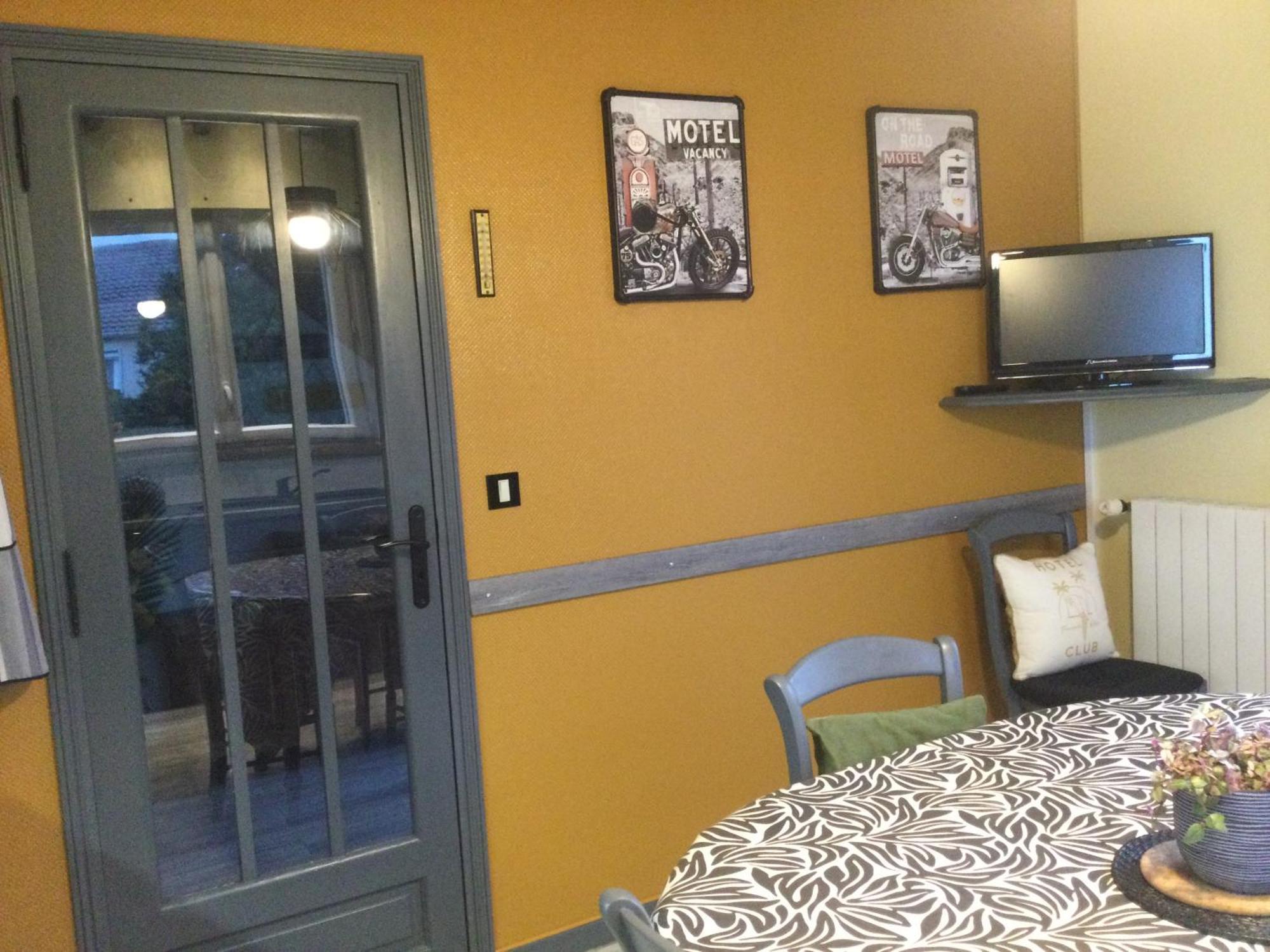 Coup de cœur assuré ! CALM Comme à la Maison ! maison spacieuse avec grande terrasse pour 2 à 5 personnes proximité Granville et mer avec wifi et parking gratuits Exterior foto